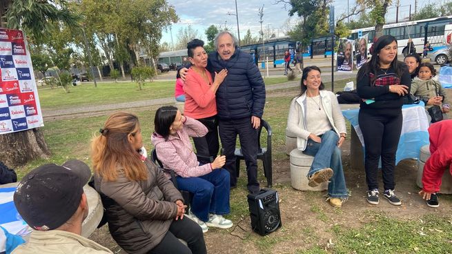 El exdiputado radical participó del encuentro acompañado por Silvia Saravia, dirigente de Libres del Sur, y referentes locales de FORJA y el Partido Socialista, quienes también integran el FAD.