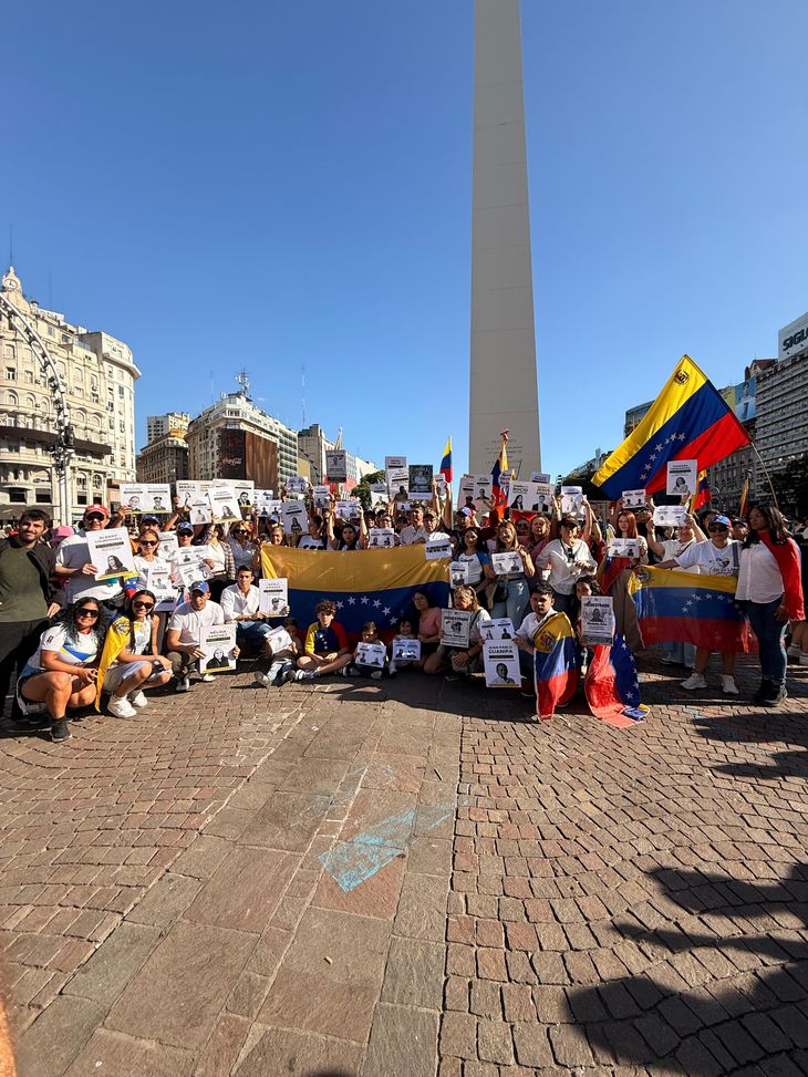 Cientos de venezolanos volvieron a congregarse en el Obelisco.