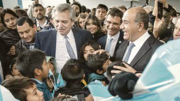 Campaña. Alberto Fernández y Juan Manzur, ayer en Tucumán.