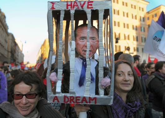 Algunos manifestante entonaron canciones pidiendo prisión para el premier.
