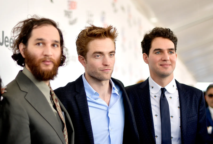 Los hermanos Safdie junto a Robert Pattinson, protagonista de Good Time. Los hermanos Safdie junto a Robert Pattinson, protagonista de Good Time.