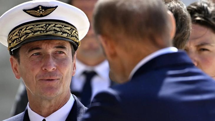 El jefe del Estado Mayor de los Ejércitos, Fabien Mandon, recomendó preparar un kit de emergencia ante una posible guerra. El jefe del Estado Mayor de los Ejércitos, Fabien Mandon, recomendó preparar un kit de emergencia ante una posible guerra.