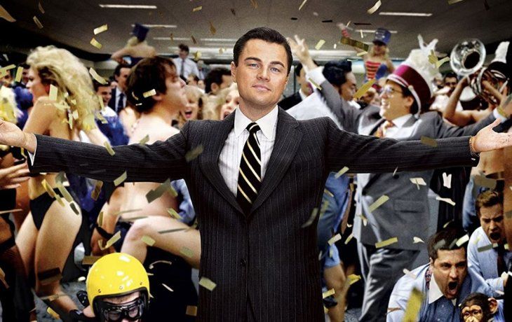 De qué se trata El Lobo de Wall Street, la película de Max que sigue a un corredor de bolsa que se enceguece por el poder que le da el dinero.