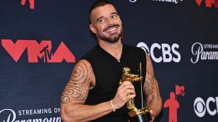 El puertoriqueño llevó su bandera a lo más alto gracias a su música. El puertoriqueño llevó su bandera a lo más alto gracias a su música.