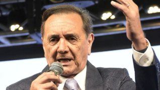 Una caída doméstica desencadenó complicaciones que le costaron la vida al icónico cantante de tango. Una caída doméstica desencadenó complicaciones que le costaron la vida al icónico cantante de tango.