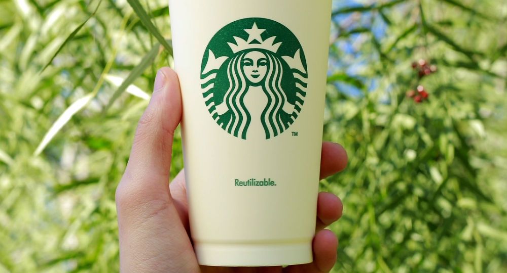 Vasos reutilizables de Starbucks.