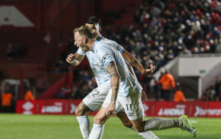 Goles y roja. Cristian Menéndez marcó por duplicado y luego fue expulsado en Atlético Tucumán, el nuevo líder de la Liga Profesional.