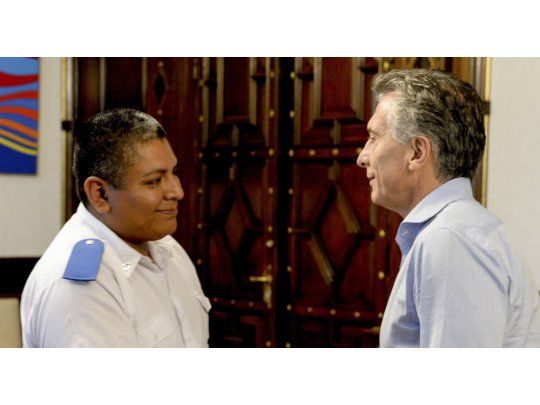 Mauricio Macri recibió al policía de Avellaneda, Luis Chocobar, en la Casa Rosada.