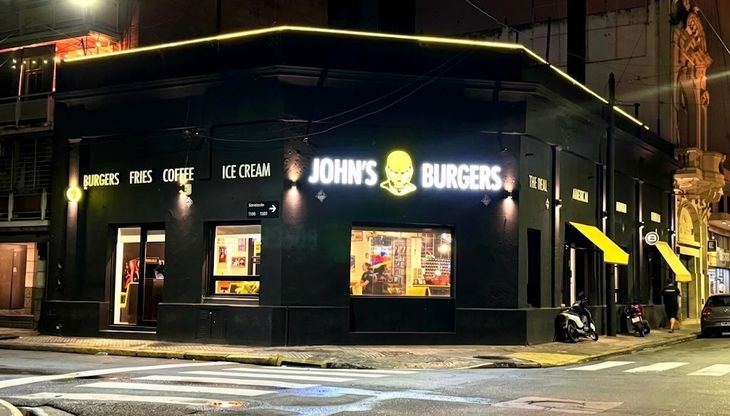 Fachada de John’s Burgers, una de las marcas que lidera el cambio de plataforma y la estrategia comercial conjunta Fachada de John’s Burgers, una de las marcas que lidera el cambio de plataforma y la estrategia comercial conjunta