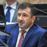 El exsenador entrerriano y su pareja enfrentan acusaciones de contrabando en grado de tentativa. El exsenador entrerriano y su pareja enfrentan acusaciones de contrabando en grado de tentativa.