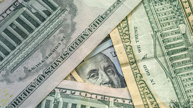 El dólar interbancario regresó el viernes a la franja de los $ 38.