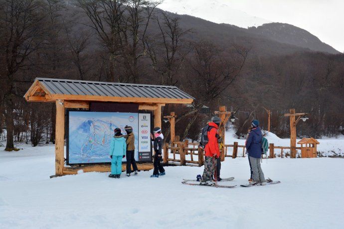 Desde junio a septiembre con una extensa temporada de nieve el abanico de propuestas es intenso, y es posible vivir la nieve en la práctica de distintas actividades.