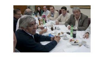 Eduardo Buzzi, se reunió con el Consejo Directivo de la CGT encabezado por Hugo Moyano y aseguró que hay vocación de confluir en posibles movilizaciones con reclamos al Gobierno.