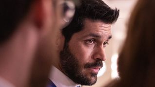 El Frente Amplio apunta contra Andrés Ojeda por una presunta violación de la Constitución y pide su renuncia al Senado. El Frente Amplio apunta contra Andrés Ojeda por una presunta violación de la Constitución y pide su renuncia al Senado.