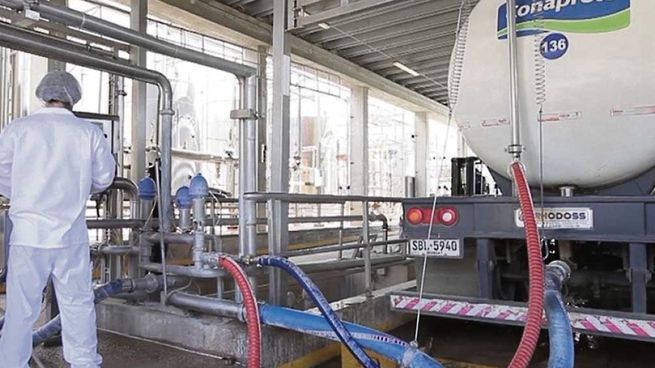 El conflicto con el sindicato y Conaprole surge por la incorporación de una nueva máquina de envasado de UHT en la empresa uruguaya.