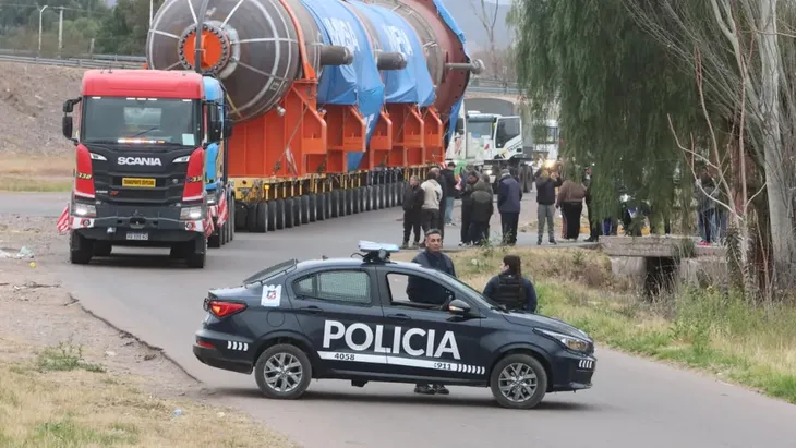 El traslado del reactor tiene como destino la refinería de YPF ubicada en Luján de Cuyo. El traslado del reactor tiene como destino la refinería de YPF ubicada en Luján de Cuyo.