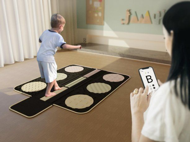 Con sensores y sonidos, esta alfombra interactiva ya impacta a millones al transformar el aprendizaje en una experiencia sensorial divertida. Con sensores y sonidos, esta alfombra interactiva ya impacta a millones al transformar el aprendizaje en una experiencia sensorial divertida.