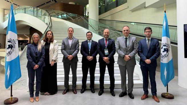 La delegación Argentina también se reunió con el Director de Interpol, Jorge Fainstein, en la sede en Singapur