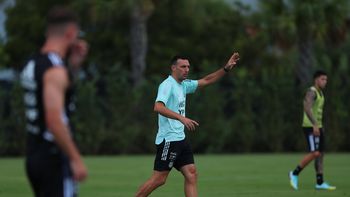 Scaloni piensa en el habitul equipo titular de la Selección argentina para enfrentar a Jamaica.