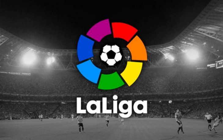 laliga espanola cede derechos de transmision por 4.950 millones de euros a movistar y dazn