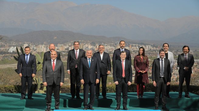 La nueva cita de la Asamblea de Gobernadores del Norte Grande tuvo como escenario esta vez a Jujuy y al radical Gerardo Morales como anfitrión. Y presencias nacionales, como el jefe de Gabinete Juan Manzur.