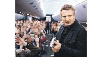 Liam Neeson en un protagónico que le va a medida: en “Non Stop”, del catalán afincado en Hollywood Collet-Serra, interpreta a un atribulado jefe de seguridad aérea, que debe combatir contra un asesino chantajista.