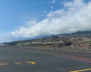 Volcán Cumbre Vieja: aeropuerto de La Palma vuelve a suspender vuelos por otra nube de ceniza