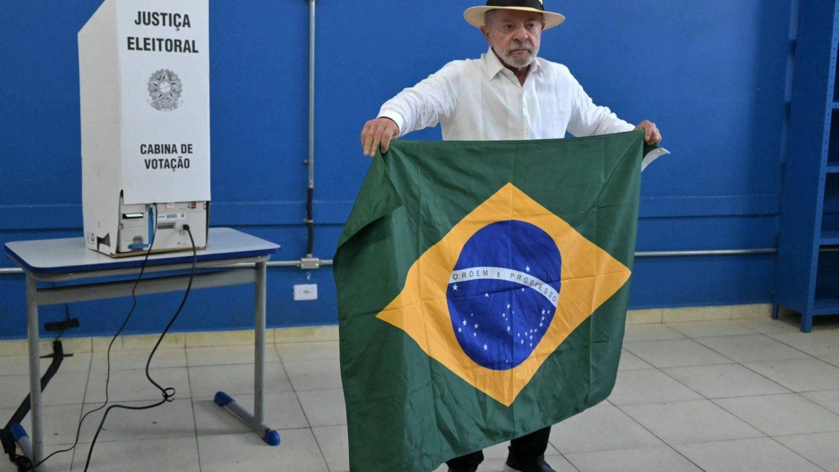 Votó Lula: Está en juego el proyecto de Brasil, entre la democracia y el negacionismo