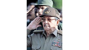 ámbito.com | Raúl Castro cumple hoy un año al frente deCuba, una transición forzada por la enfermedadde su hermano Fidel. Prometió dotar ala economía de nuevos criterios de eficiencia,pero, según analistas, podría ser tardepara hacerlo.