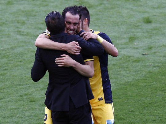 Diego Godín está en el radar de Vélez para este mercado de pases.