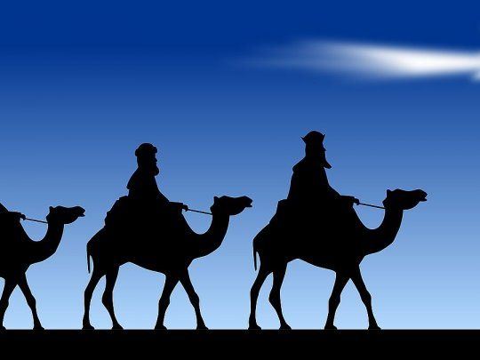 El día de Reyes conmemora la visita al Niño Jesús, evento narrado en el Evangelio según San Mateo.