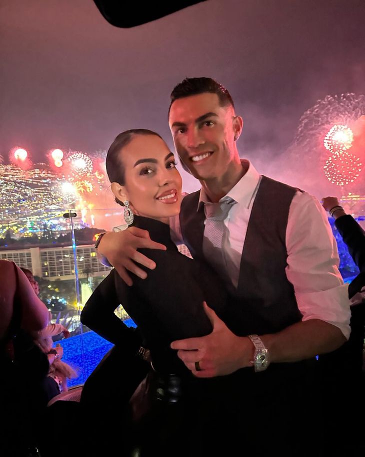 La pareja, comprometida desde el año pasado, cuenta con varias mansiones en distintos puntos de Europa.