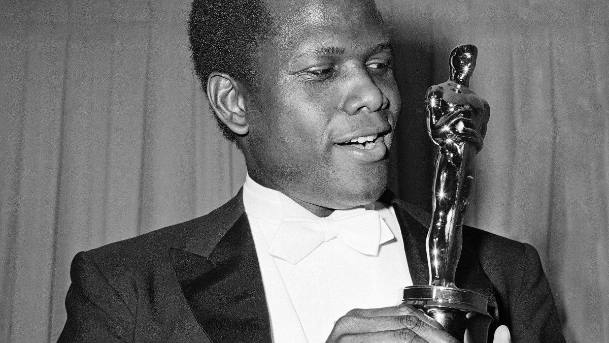 Sidney Poitier, the first African-American to win an Oscar for Best Actor, has passed away