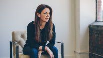 Desde un puesto común hasta la cima empresarial, su recorrido muestra cómo una visión clara puede transformarse en millones y liderazgo global.