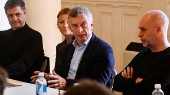 Mauricio Macri sentado al lado de Horacio Rodríguez Larreta&nbsp;