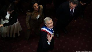 Kast ordenó la implementación de barreras físicas. Kast ordenó la implementación de barreras físicas.