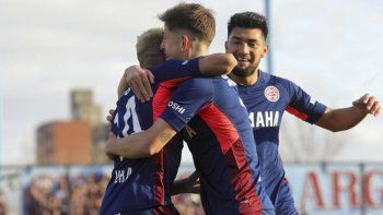 lanus brillo y es el adelantado en cuartos de final