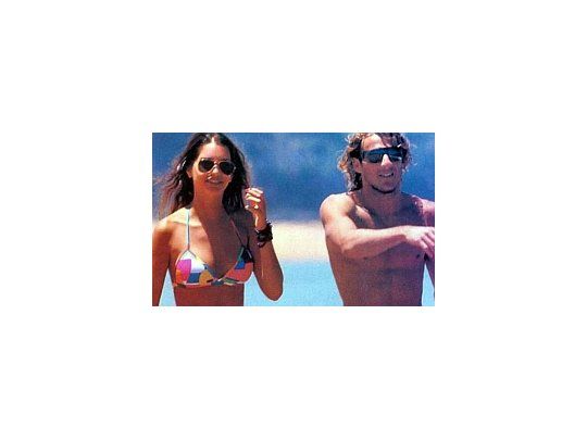 Zaira Nara comunicó vía twitter su separación del futbolista.