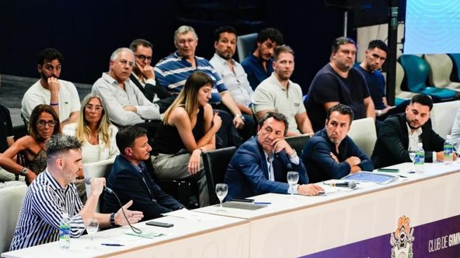 La Comisión Directiva tuvo que retirarse del recinto. (Foto: Infocielo).