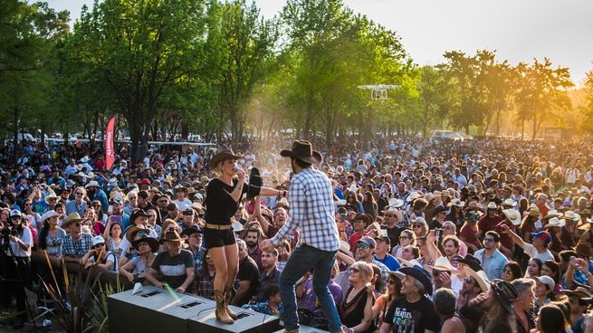 La Asociación de Música Country Argentina se suma a la invitación de la segunda edición del October Country Fest que tendrá lugar en Funes, Santa Fe, el 11 y 12 de octubre. Redes, Música Country Argentina.