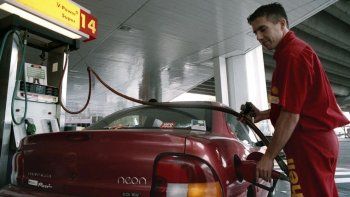 La petroleras impulsan otra suba de combustibles a partir del primero de diciembre, en coincidencia con&nbsp;la actualizaci&oacute;n&nbsp;autom&aacute;tica de impuestos. El Gobierno busca reducir el impacto inflacionario.&nbsp;