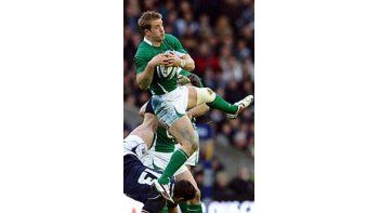 Irlanda ganó como visitante y sigue de cerca al líder Inglaterra.