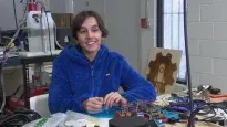 El joven genio consiguió replicar un aparato que suele costar millones a las grandes empresas.