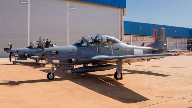Llegaron a Uruguay los primeros aviones adquiridos por la Fuerza Aérea a Embraer.