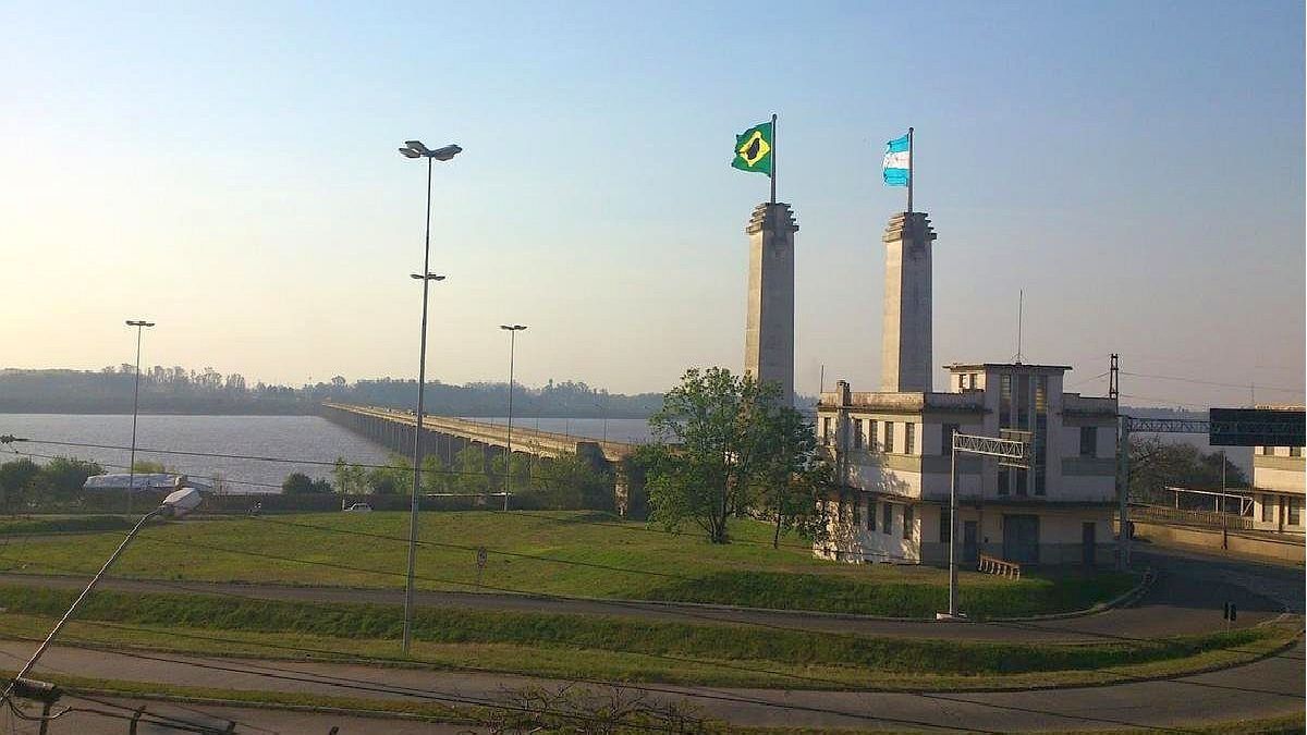 The 80-year-old international bridge, in poor condition and generating great losses