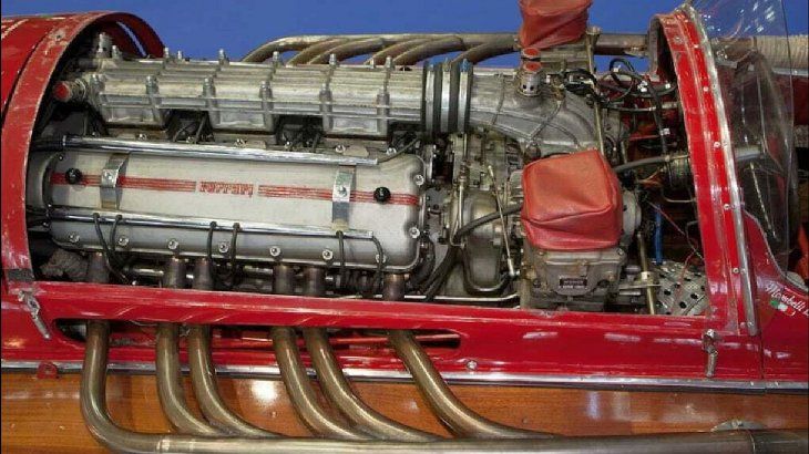 El motor Ferrari 375 F1 del Arno XI es el mismo que utilizó el piloto de Fórmula 1 José Froilán González para ganar el Gran Premio de Gran Bretaña del 14 de julio de 1951, convirtiéndose en el primer triunfo de escudería Ferrari en su historia.