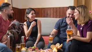 Las salud física y mental mejoran de acuerdo a nuestras relaciones sociales Las salud física y mental mejoran de acuerdo a nuestras relaciones sociales