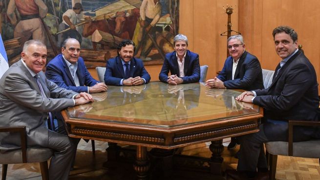 El ministro de Economía, Luis Caputo, y el jefe de Gabinete, Guillermo Francos, se reunieron con los gobernadores Osvaldo Jaldo (Tucumán), Raúl Jalil (Catamarca) y Gustavo Saenz (Salta).&nbsp;