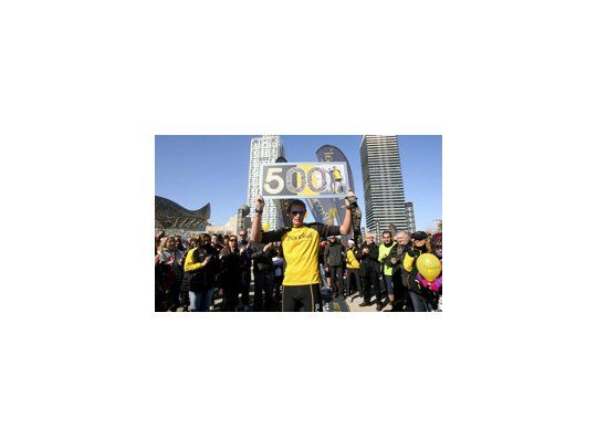 Abad llegó a las 500 maratones y amplió su record de 366.