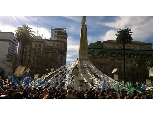 Las Madres de Plaza de Mayo realizaron su ronda número 2.000